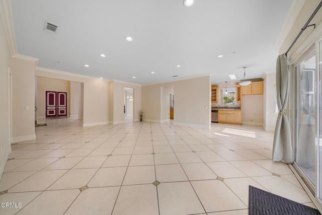 Building Photo - 146 W Le Roy Ave