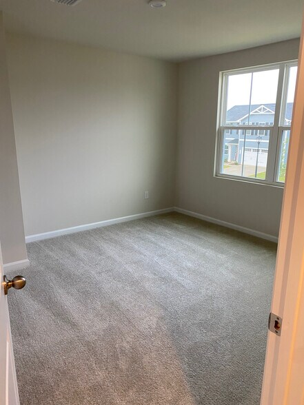 Building Photo - Room in House on Rustling Pines Ct