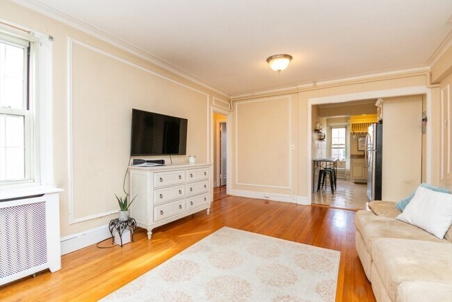 Building Photo - 1450 Beacon St