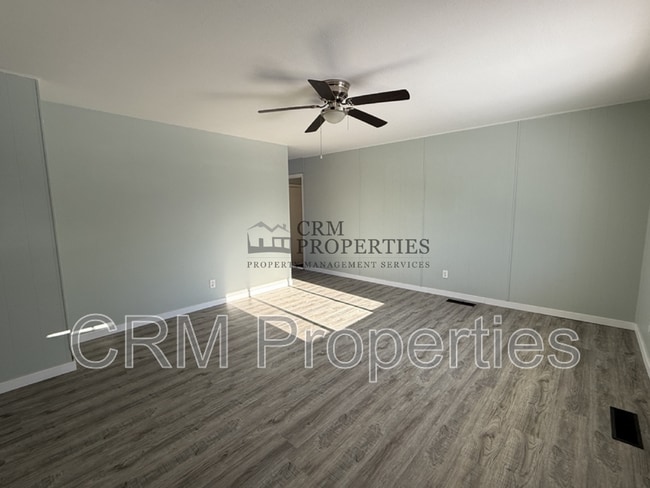 Building Photo - 806 Maumee Dr