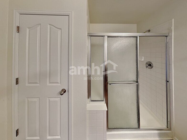 Building Photo - 5366 N Laredo St