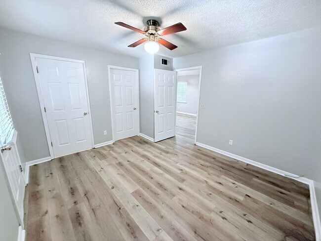 Building Photo - 1311M Access Rd