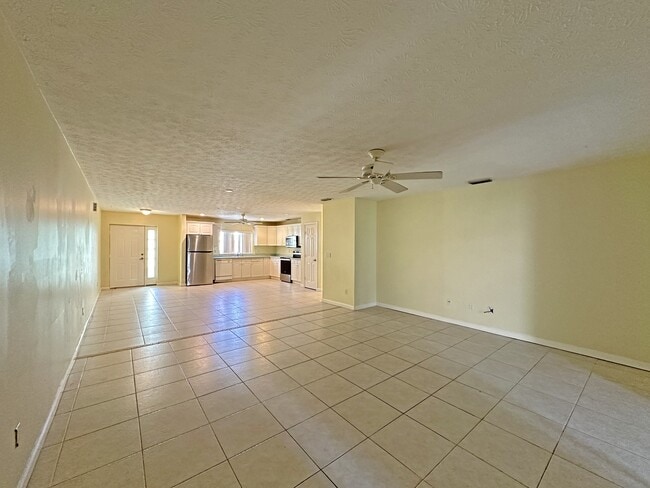 Building Photo - 2130 SE Wild Meadow Cir