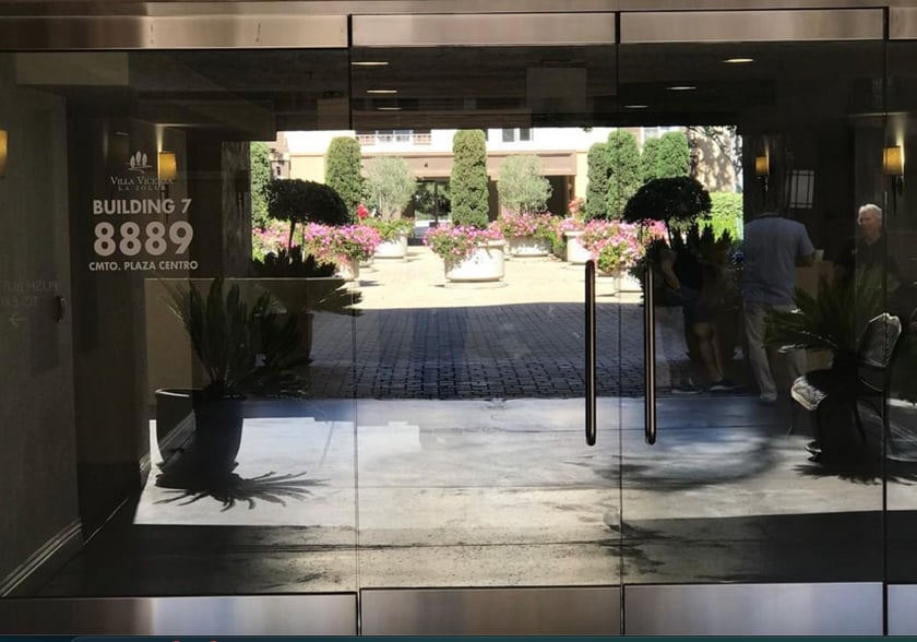 Front enterrante accessible by code - 8889 Caminito Plaza Centro