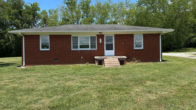 Building Photo - Beautiful renovated farmhouse