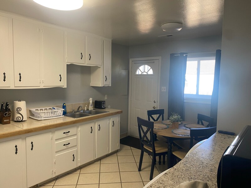 Building Photo - 810 Clarendon St