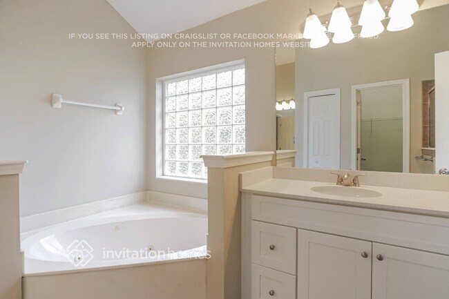 Building Photo - 744 S Heritage Creek Way