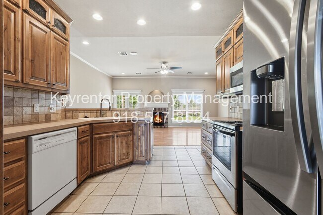 Building Photo - 3 Bed | 2 Bath | Jenks