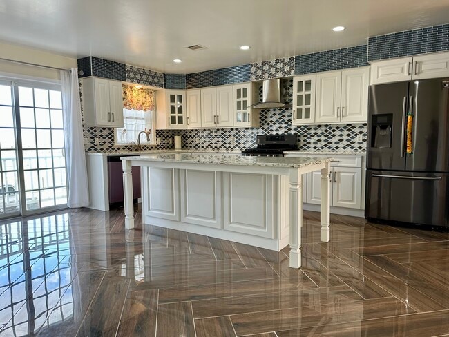 Building Photo - 3 Harbor Front Ct