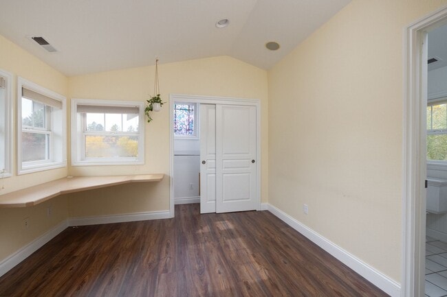 Building Photo - Remodeled & Charming 4 bed/3 bath w/ Yard ...