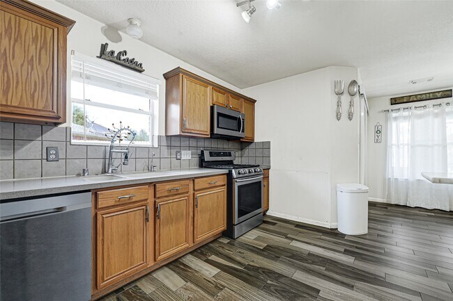 Building Photo - 2527 Spring Lily Ct