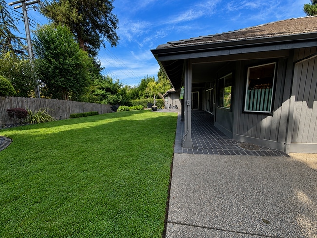 Building Photo - 8036 Glenbar Way
