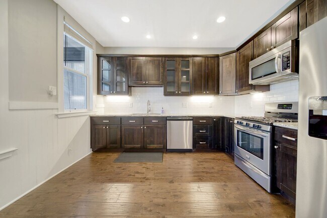 Building Photo - 734 Cassia St