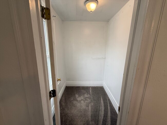 Building Photo - 843