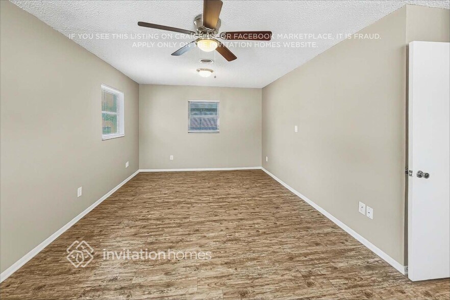 Building Photo - 10948 Tangora St