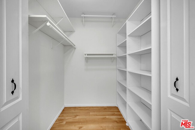 Building Photo - 620 N Kenwood St