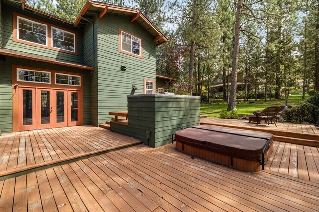Building Photo - Large home in Awbrey Butte