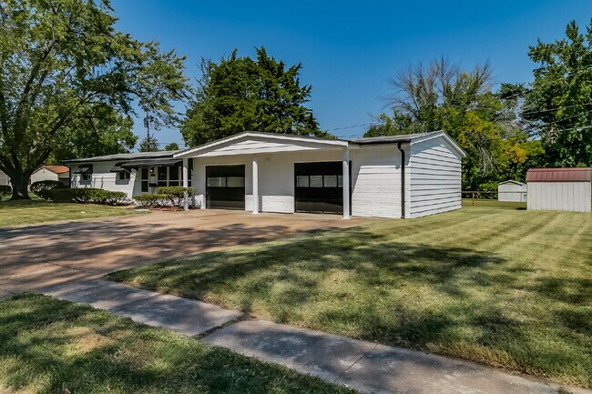 Building Photo - Charming & Modern 3 Bed / 1 Bath Home in Florissant