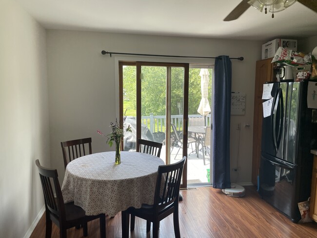 Dining area/kitchen - 8231 E Superior St