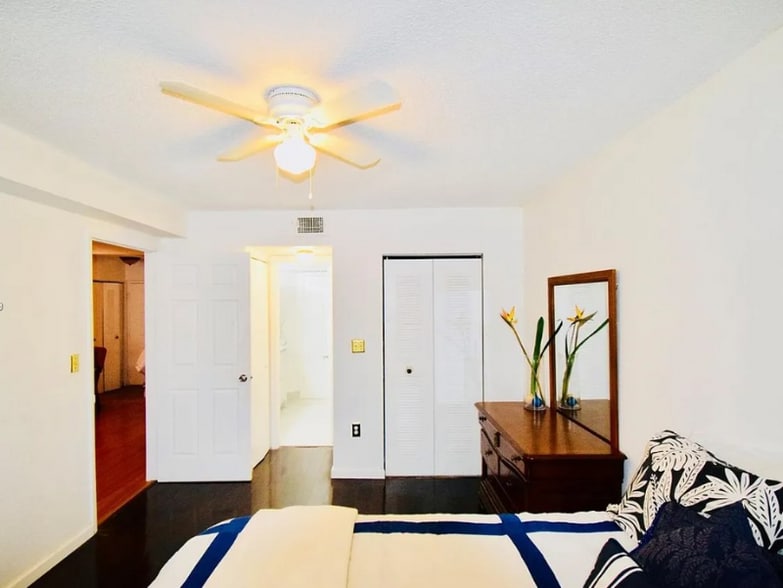 Building Photo - 2881 N Oakland Forest Dr