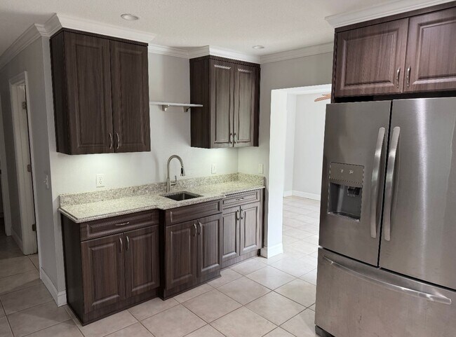 Building Photo - 3 bedroom home for rent on 1/2 acre!