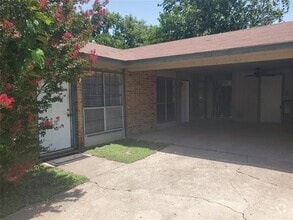 Building Photo - 1710 Rawhide Loop