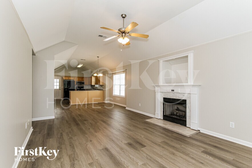 Building Photo - 2018 Village Ln