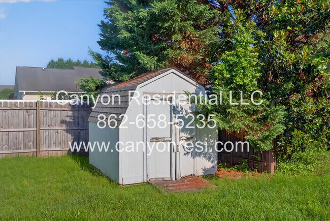 Building Photo - 2035 Ardmore Village Ln