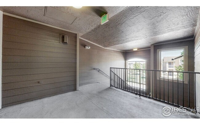 Building Photo - 2 Bed 2 Bath With Mountain views