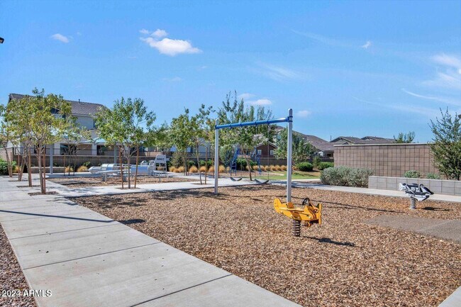 Building Photo - 2082 E Lantana Dr