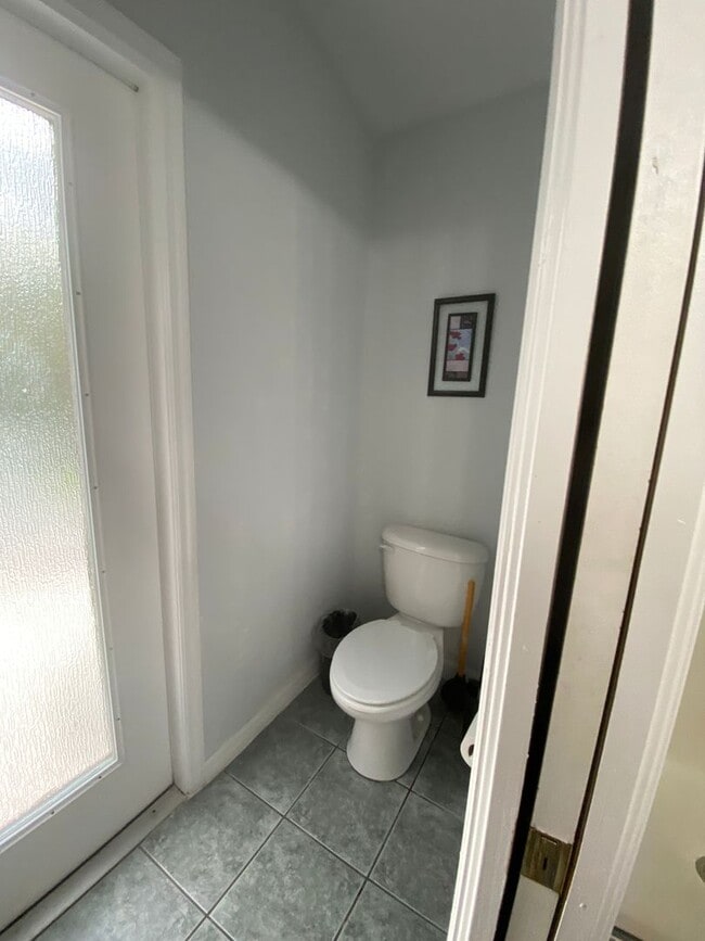 Building Photo - 4 Bedroom 3 Bath home in Sandy Ridge subdivision, in Davenport for RENT!