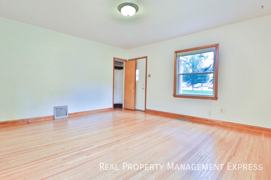 Building Photo - Charming 4 Bedroom 2.5 Bath near Sanford