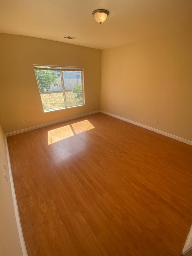 Building Photo - Advent - Three Bedroom House W/ Two Car Ga...