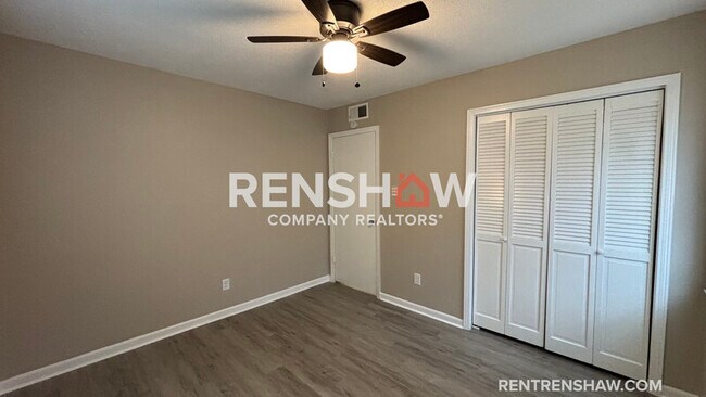 Building Photo - 3919 Dante Ave