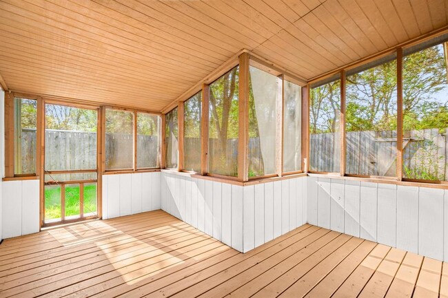 Building Photo - 2110 Oxford Ave