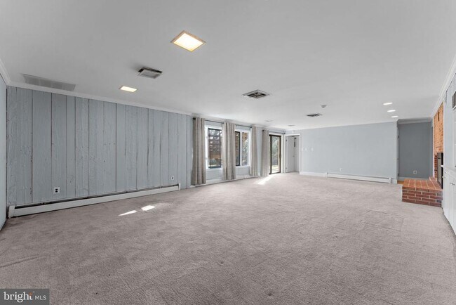 Building Photo - 901 Walker Rd