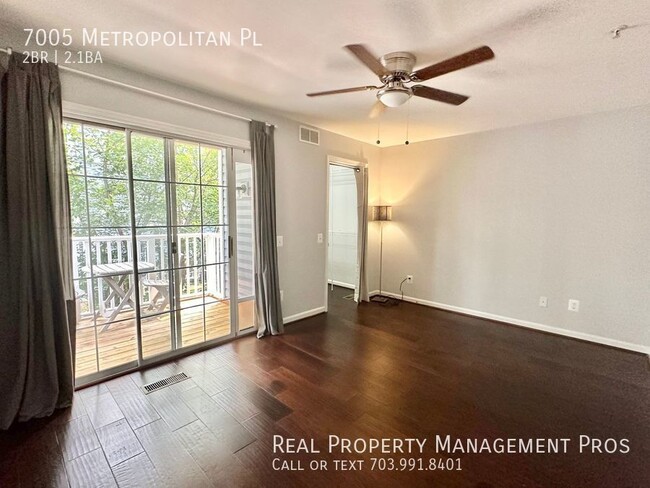 Building Photo - Gorgeous End Unit- Steps To Metro!