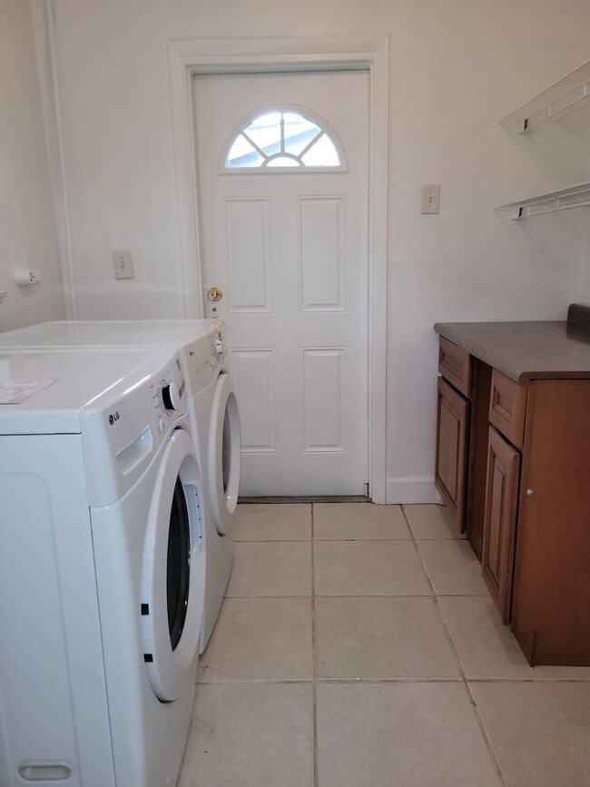 Building Photo - 10 Winding Ridge Rd