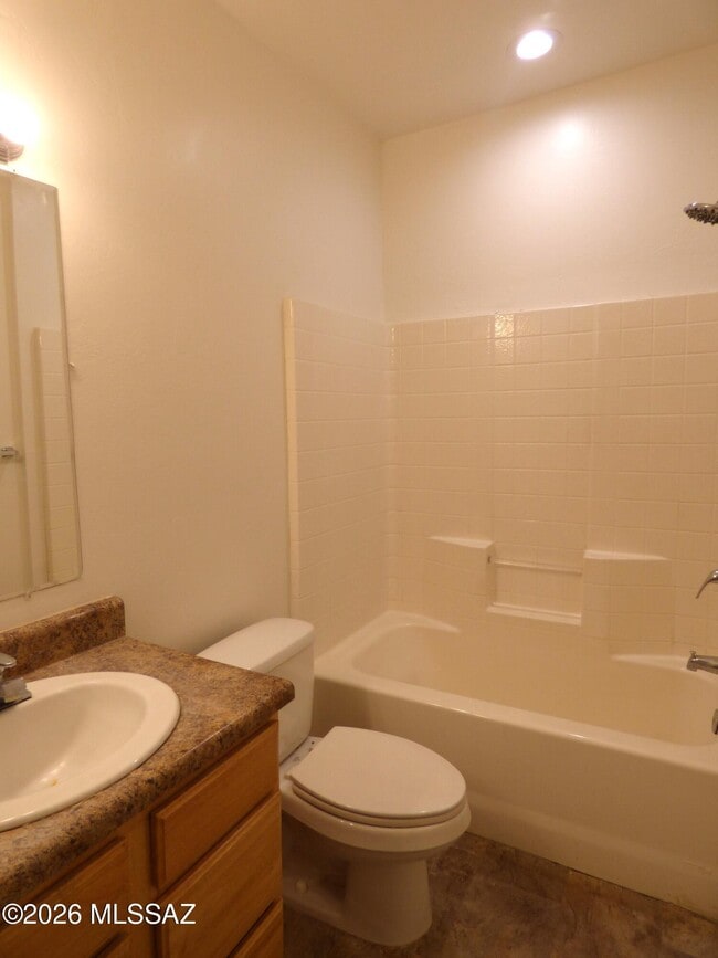 Building Photo - 1077 N Riverside Dr