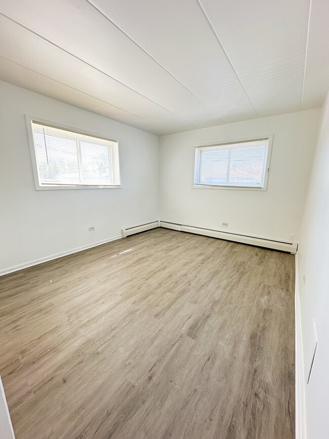 Building Photo - 4544 River Rd