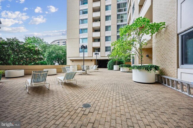 Building Photo - 4601 N Park Ave