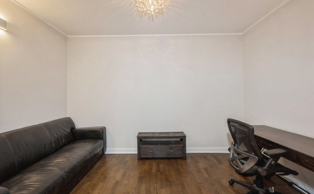 Den or Office - 744 N Clark St