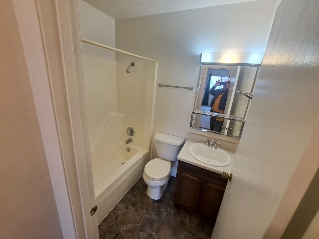 Building Photo - 1444 W 16th St