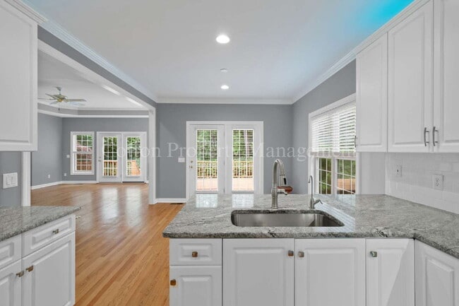 Building Photo - 4728 Wedgefield Dr