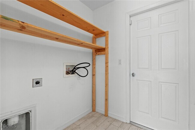 Building Photo - 2613 39th St SW