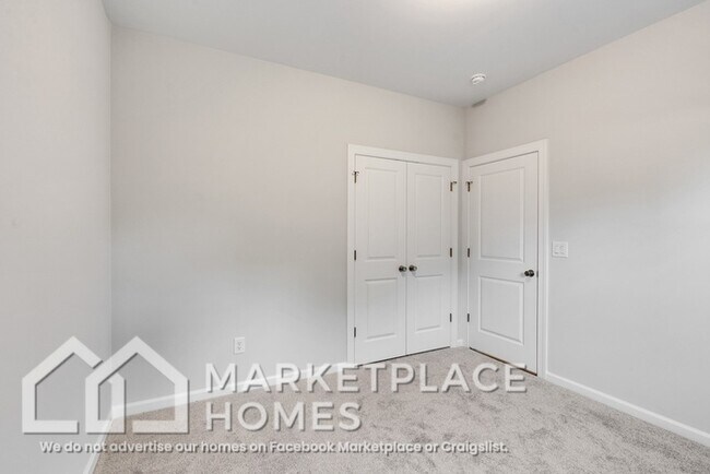 Building Photo - 3910 Standish Dr