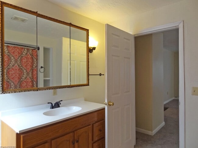 Building Photo - 2726 Stewartstown Rd