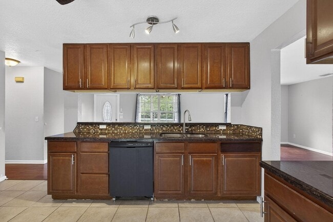 Building Photo - 16932 Okeechobee Blvd