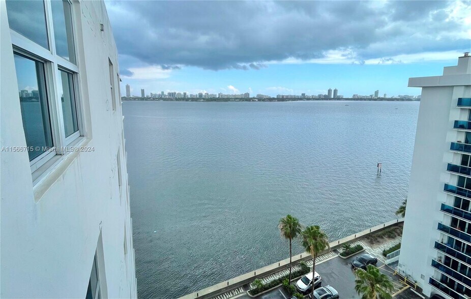 Building Photo - 7501 E Treasure Dr