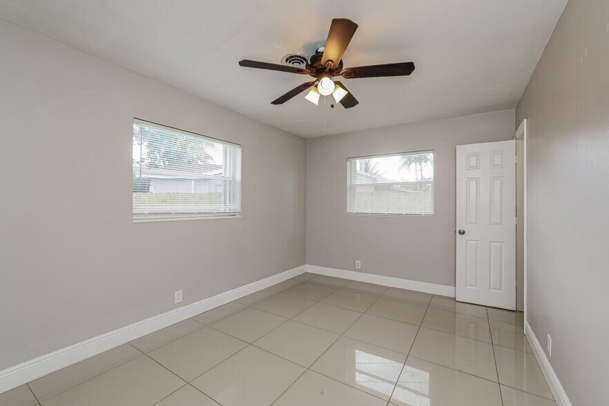 Building Photo - 1321 SW 21st Way